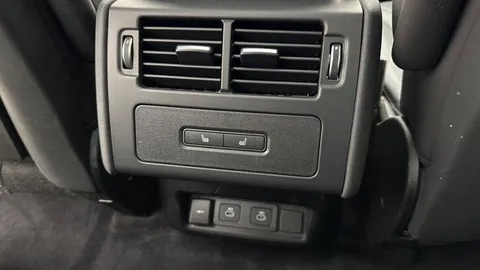 KT74TKC Land Rover Discovery 3.0 D350 Dynamic HSE 5dr Thumbnail #18