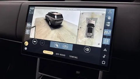 KW24LFP Land Rover Range Rover 3.0 P460e HSE 5dr Thumbnail #13