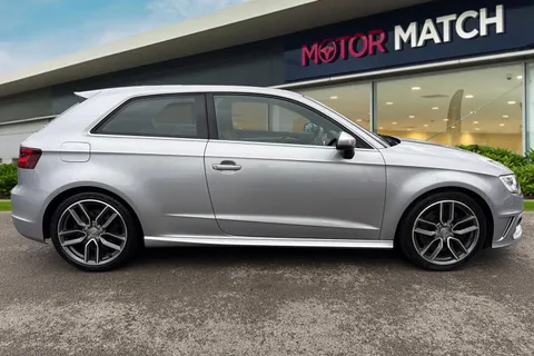 SV16RZO Audi S3 2.0 TFSI S Tronic quattro Euro 6 (s/s) 3dr (Nav) Thumbnail #4
