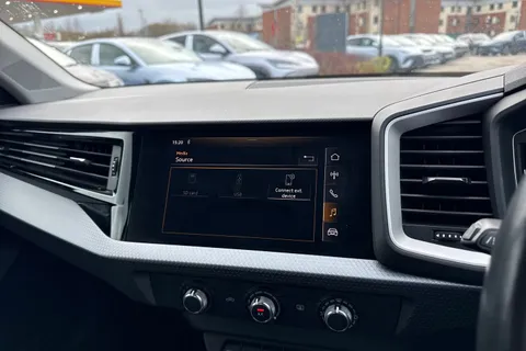 PY68CXC Audi A1 1.0 TFSI 30 Sport Sportback Euro 6 (s/s) 5dr Thumbnail #38