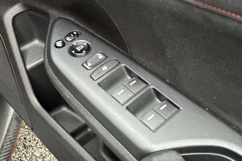 RO70GXP Honda Civic 2.0 VTEC Turbo Type R GT 5dr Thumbnail #24