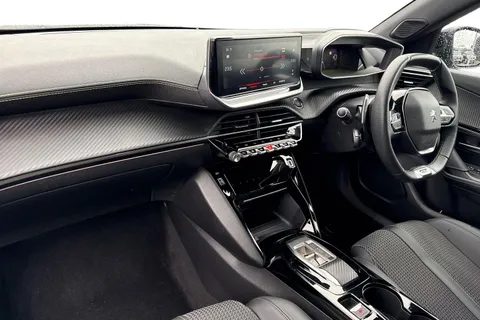 15 of 67 for PEUGEOT 2008 1.2 PureTech GT EAT Euro 6 (s/s) 5dr