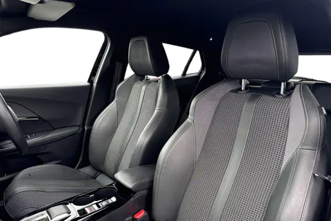 16 of 67 for PEUGEOT 2008 1.2 PureTech GT EAT Euro 6 (s/s) 5dr