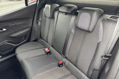 19 of 67 for PEUGEOT 2008 1.2 PureTech GT EAT Euro 6 (s/s) 5dr