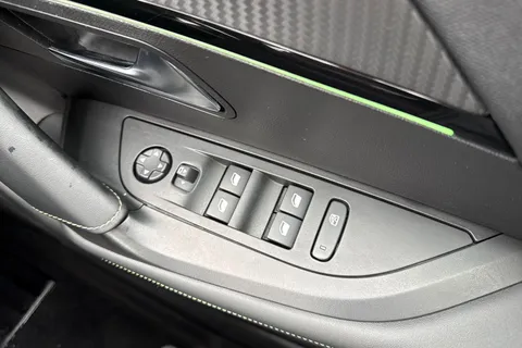 42 of 67 for PEUGEOT 2008 1.2 PureTech GT EAT Euro 6 (s/s) 5dr