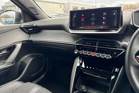 43 of 67 for PEUGEOT 2008 1.2 PureTech GT EAT Euro 6 (s/s) 5dr