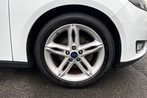 DE17EYX Ford Focus 1.0T EcoBoost Titanium Euro 6 (s/s) 5dr Thumbnail #8