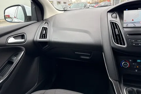 DE17EYX Ford Focus 1.0T EcoBoost Titanium Euro 6 (s/s) 5dr Thumbnail #16