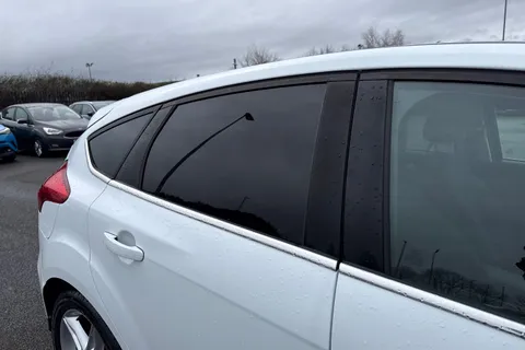 DE17EYX Ford Focus 1.0T EcoBoost Titanium Euro 6 (s/s) 5dr Thumbnail #37