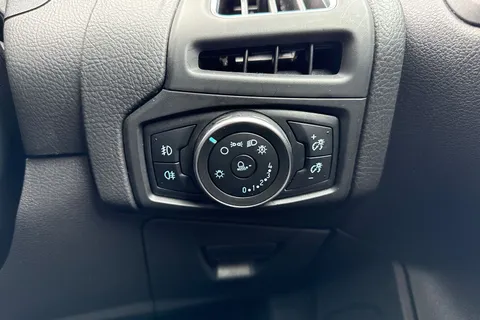 DE17EYX Ford Focus 1.0T EcoBoost Titanium Euro 6 (s/s) 5dr Thumbnail #44