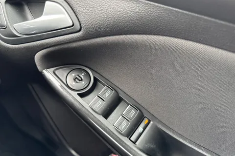 DE17EYX Ford Focus 1.0T EcoBoost Titanium Euro 6 (s/s) 5dr Thumbnail #45