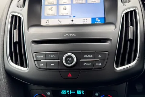 DE17EYX Ford Focus 1.0T EcoBoost Titanium Euro 6 (s/s) 5dr Thumbnail #57