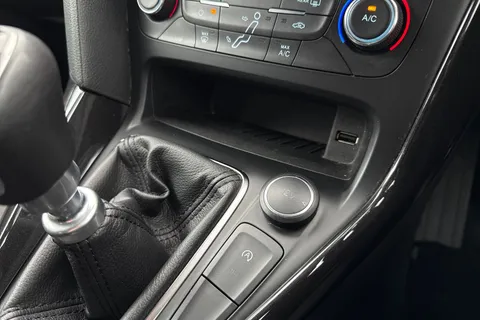 DE17EYX Ford Focus 1.0T EcoBoost Titanium Euro 6 (s/s) 5dr Thumbnail #58