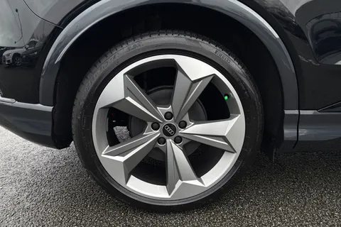 Audi Q4 e-tron 45 Black Edition Auto 5dr 82kWh Thumbnail #11