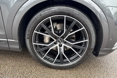 LP22DLF Audi Q8 Black Edition 55 TFSI quattro 340 PS tiptronic Thumbnail #10