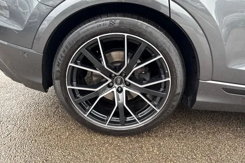 LP22DLF Audi Q8 Black Edition 55 TFSI quattro 340 PS tiptronic Thumbnail #11