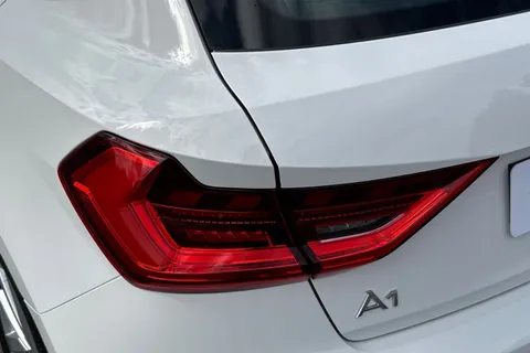  Audi A1 1.0 TFSI 30 Sport Sportback Euro 6 (s/s) 5dr Thumbnail #8