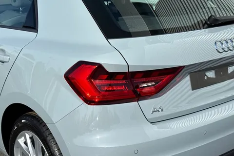  Audi A1 1.0 TFSI 30 Sport Sportback S Tronic Euro 6 (s/s) 5dr Thumbnail #8