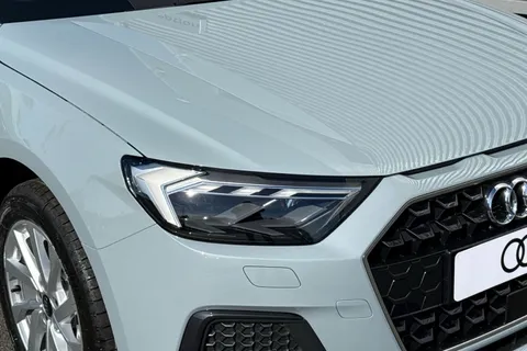  Audi A1 1.0 TFSI 30 Sport Sportback S Tronic Euro 6 (s/s) 5dr Thumbnail #9