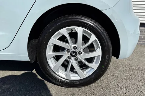  Audi A1 1.0 TFSI 30 Sport Sportback S Tronic Euro 6 (s/s) 5dr Thumbnail #12