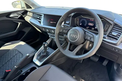  Audi A1 1.0 TFSI 30 Sport Sportback S Tronic Euro 6 (s/s) 5dr Thumbnail #14