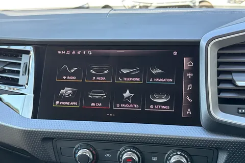  Audi A1 1.0 TFSI 30 Sport Sportback S Tronic Euro 6 (s/s) 5dr Thumbnail #17