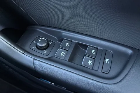  Audi A1 1.0 TFSI 30 Sport Sportback S Tronic Euro 6 (s/s) 5dr Thumbnail #32