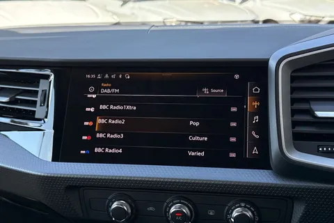  Audi A1 1.0 TFSI 30 Sport Sportback S Tronic Euro 6 (s/s) 5dr Thumbnail #36