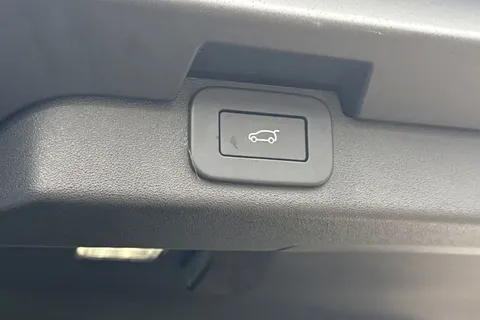 30 of 47 for Land Rover Discovery 3.0 D350 Dynamic HSE 5dr