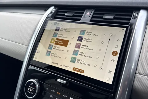 34 of 47 for Land Rover Discovery 3.0 D350 Dynamic HSE 5dr