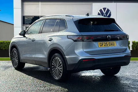 GF25OXU Volkswagen Tiguan 1.5 TSI eHybrid 204PS Match 5dr DSG Thumbnail #3