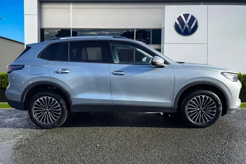 GF25OXU Volkswagen Tiguan 1.5 TSI eHybrid 204PS Match 5dr DSG Thumbnail #4