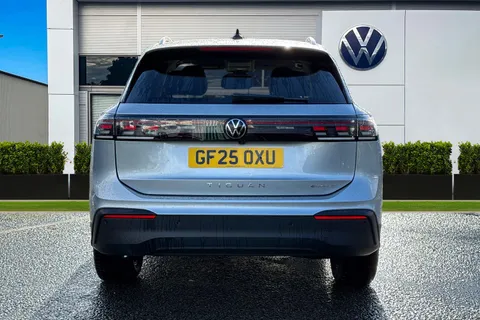 GF25OXU Volkswagen Tiguan 1.5 TSI eHybrid 204PS Match 5dr DSG Thumbnail #5