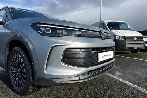 GF25OXU Volkswagen Tiguan 1.5 TSI eHybrid 204PS Match 5dr DSG Thumbnail #9