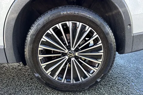GF25OXU Volkswagen Tiguan 1.5 TSI eHybrid 204PS Match 5dr DSG Thumbnail #11
