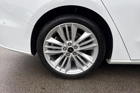 MX68USU Ford Focus 2.0 EcoBlue Vignale Auto Euro 6 (s/s) 5dr Thumbnail #13