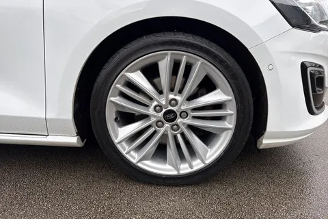 MX68USU Ford Focus 2.0 EcoBlue Vignale Auto Euro 6 (s/s) 5dr Thumbnail #14