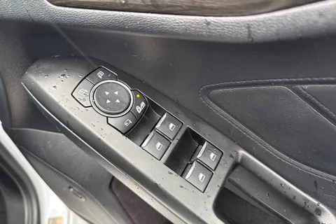 MX68USU Ford Focus 2.0 EcoBlue Vignale Auto Euro 6 (s/s) 5dr Thumbnail #22