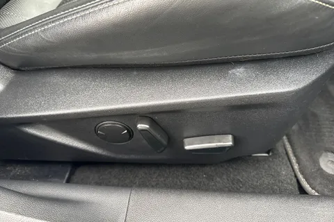 MX68USU Ford Focus 2.0 EcoBlue Vignale Auto Euro 6 (s/s) 5dr Thumbnail #36