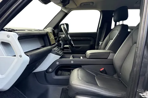 DA24UOR Land Rover Defender 110 3.0 D250 MHEV HSE SUV 5dr Diesel Auto 4WD Euro 6 (s/s) (250 ps) Thumbnail #4