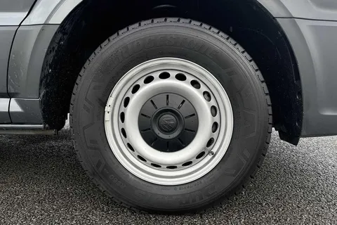 PF21HMV Volkswagen Crafter 2.0 TDI 140PS Trendline High Roof Van Thumbnail #5