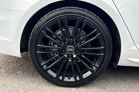 AV17WTL Audi A4 Avant 2.0 TFSI S line Euro 6 (s/s) 5dr Thumbnail #13