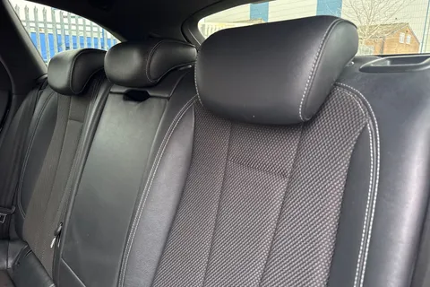 AV17WTL Audi A4 Avant 2.0 TFSI S line Euro 6 (s/s) 5dr Thumbnail #19