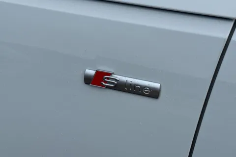 AV17WTL Audi A4 Avant 2.0 TFSI S line Euro 6 (s/s) 5dr Thumbnail #30