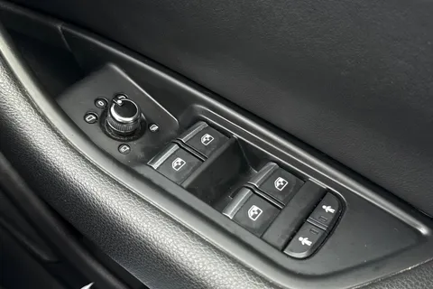 AV17WTL Audi A4 Avant 2.0 TFSI S line Euro 6 (s/s) 5dr Thumbnail #35