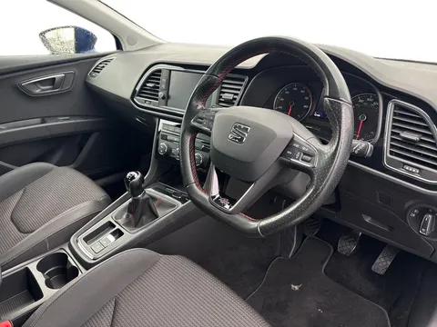 ML68YLM SEAT Leon 1.5 TSI EVO FR [EZ] 5dr **1 PRIVATE OWNER** Thumbnail #9