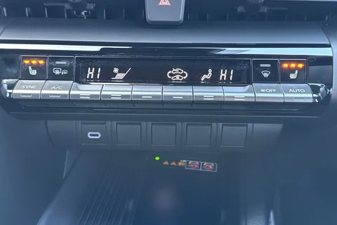 DN75JLX Toyota C-Hr 1.8 Hybrid Design 5dr CVT Thumbnail #22