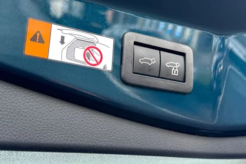 DN75JLX Toyota C-Hr 1.8 Hybrid Design 5dr CVT Thumbnail #35