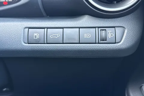 DN75JLX Toyota C-Hr 1.8 Hybrid Design 5dr CVT Thumbnail #40