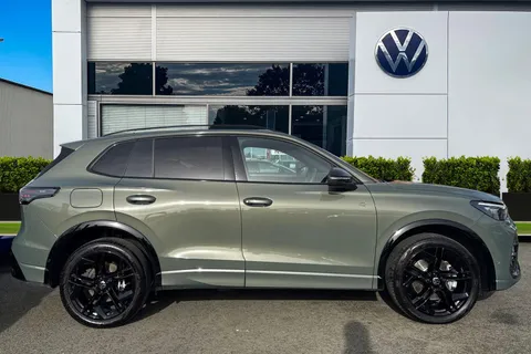 DC25OHW Volkswagen Tiguan 1.5 TSI 272 eHybrid R-Line 5dr DSG | Heated Seats | Heads Up Display Thumbnail #4